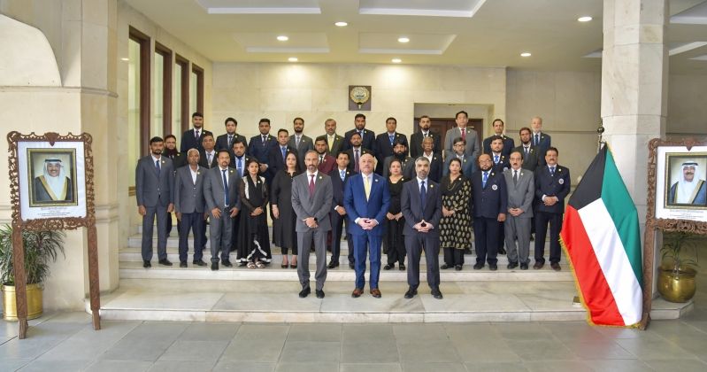 السفير الشمالي وأعضاء البعثة الدبلوماسية في الهند يضعون «زهرة العرفج»