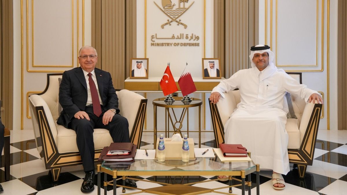 نائب رئيس مجلس الوزراء ووزير الدولة لشؤون الدفاع يلتقي وزير الدفاع الوطني التركي