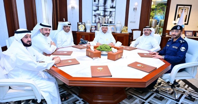 محافظ الفروانية خلال لقائه مسؤولي وزارة الأشغال