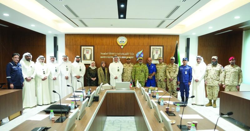 فريق «أمان» لدى زيارته لجنة الطوارئ في وزارة الكهرباء