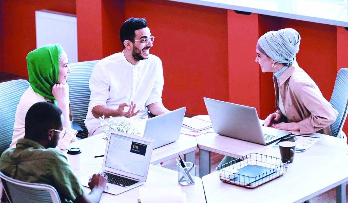 الإمارات تنظم العمل عن بُعد من خارج الدولة بآليات ملزمة