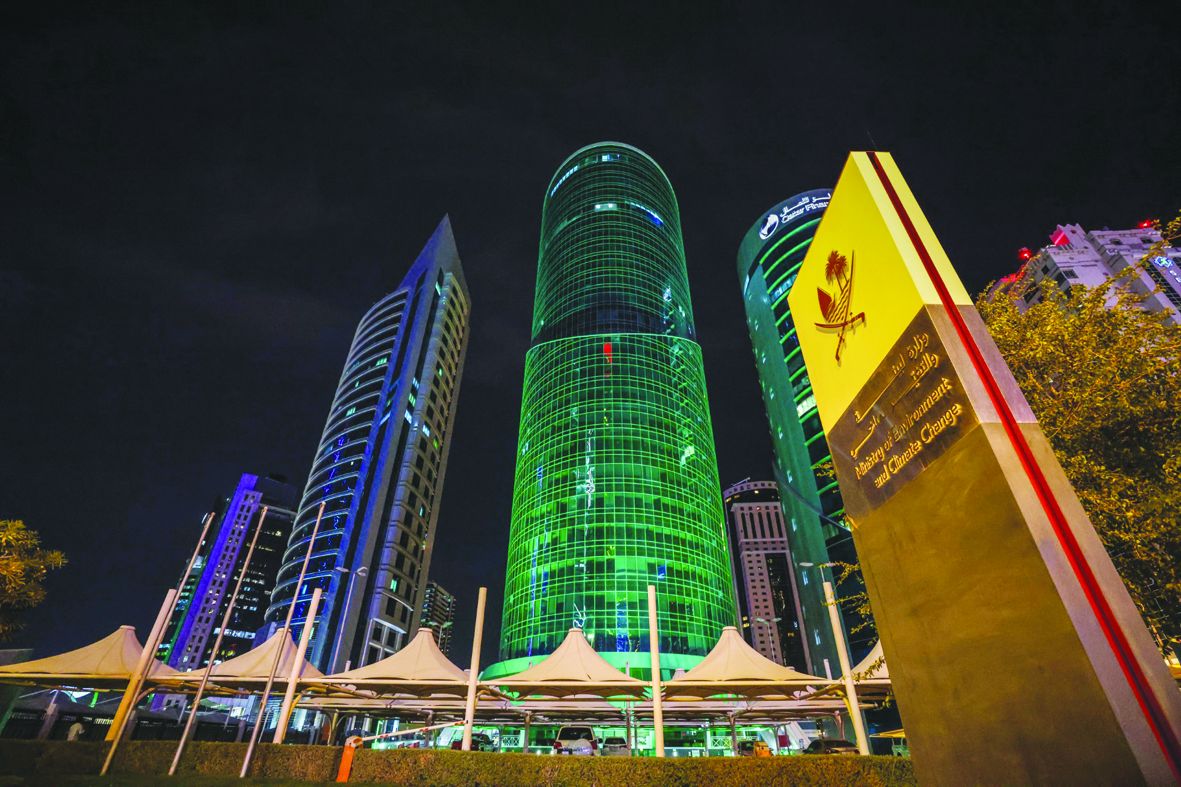 «البيئة» تكتسي بالأخضر احتفاء بيوم الأسرة القطري