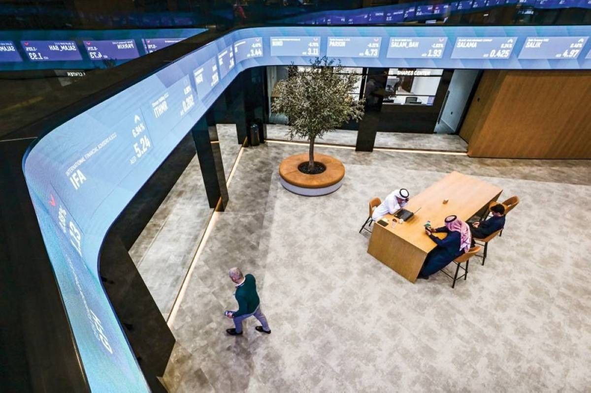 أسهم الإمارات خضراء.. وسوق دبي فوق 5930 نقطة مجدداً