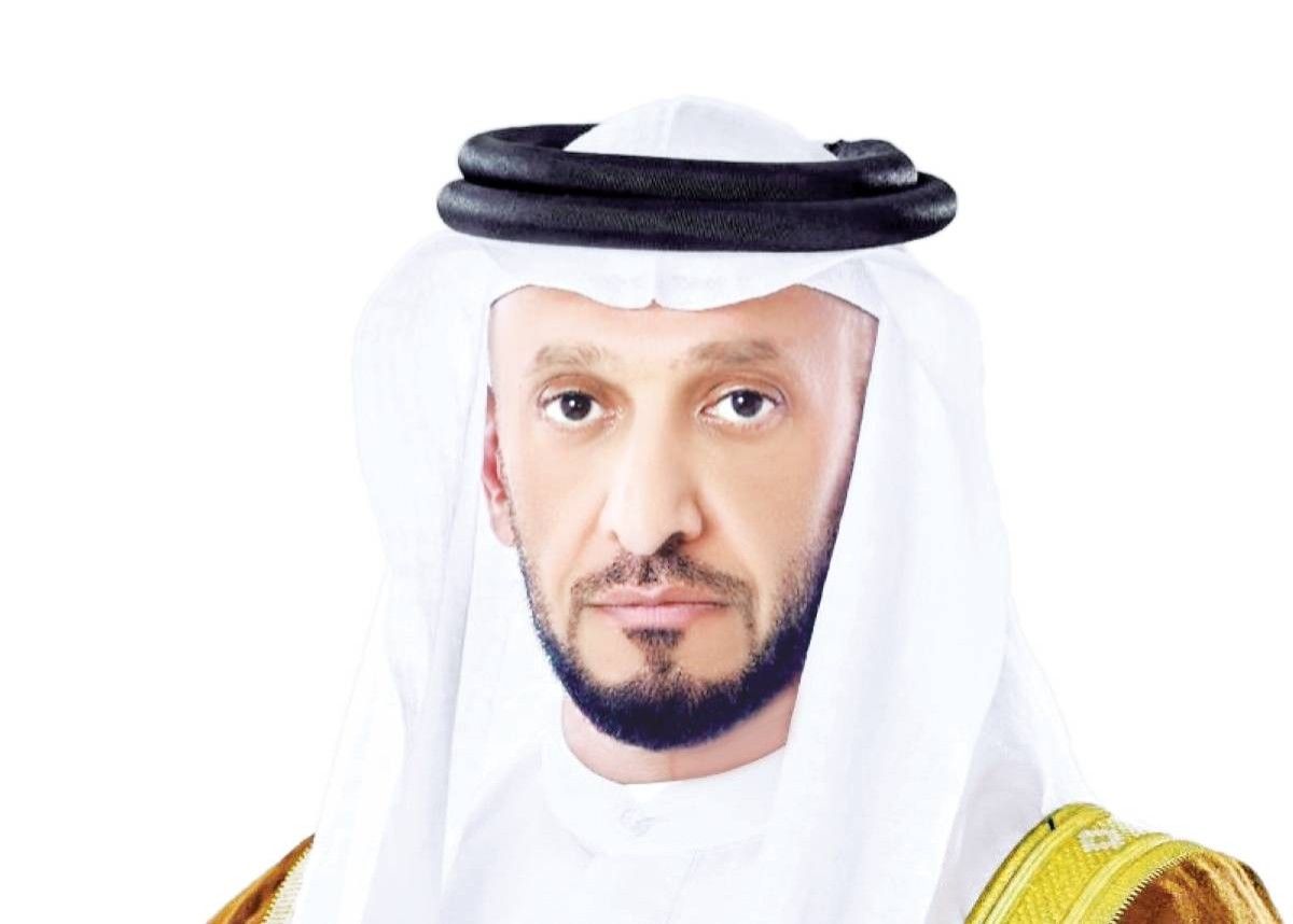 أنور قرقاش: عبدالله بن زايد حوّل التحديات إلى فرص وإنجازات