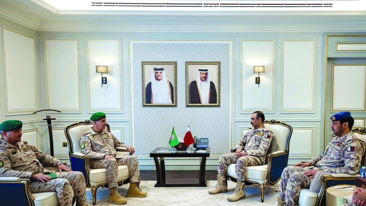 مناقشة أوجه التنسيق المشترك .. رئيس الأركان يلتقي قائد القيادة العسكرية الموحدة بـ «التعاون»