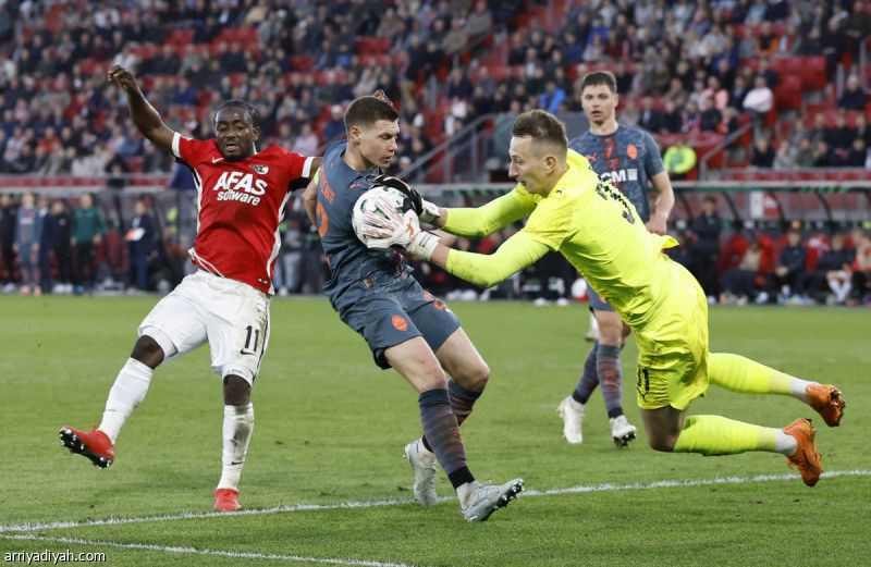 دوري المؤتمر.. شاختار إلى نصف النهائي