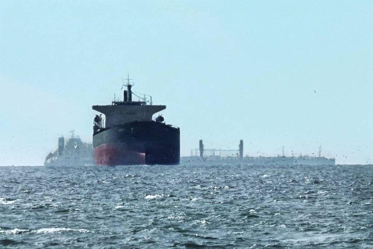 النفط يهوي 11% بعد إعلان إيران فتح مضيق هرمز