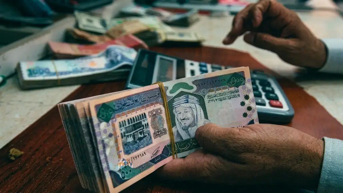 سلطة المغترب اليمني: كيف يحول 20% من تحويلاته إلى نهضة اقتصادية في 5 سنوات؟