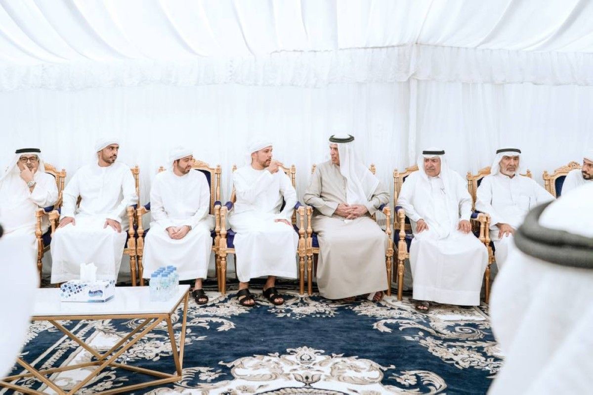 سعود بن صقر يقدّم واجب العزاء في وفاة نجيب حسن الزعابي