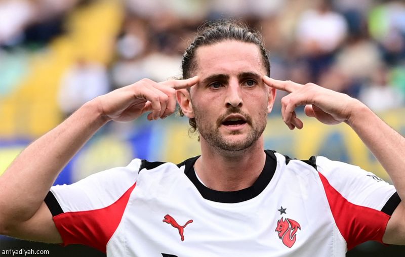 ميلان يتخطى فيرونا وينتزع الوصافة