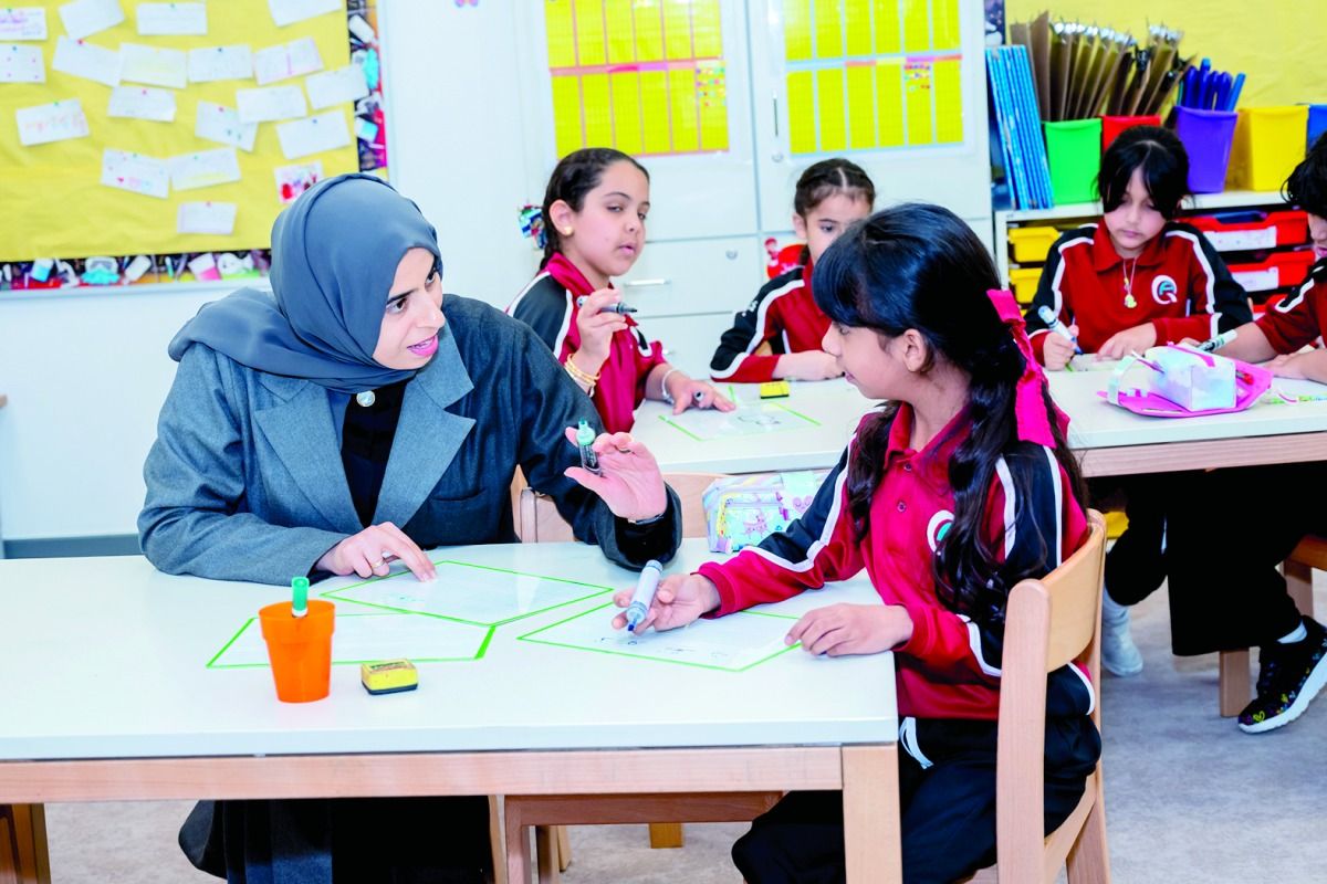 لولوة الخاطر تتابع الدروس الحضورية في أكاديمية قطر- الخور