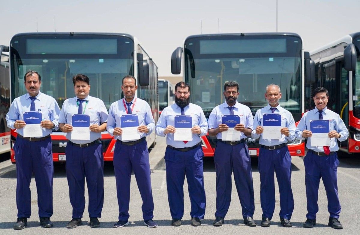 "طرق دبي" تكرّم 737 سائقَ حافلة عامة متميزاً