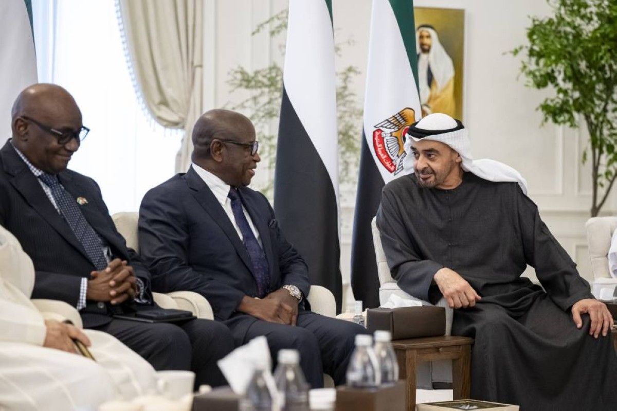 رئيس الدولة ورئيس سيراليون يبحثان تعزيز الشراكة الاقتصادية الشاملة بين البلدين