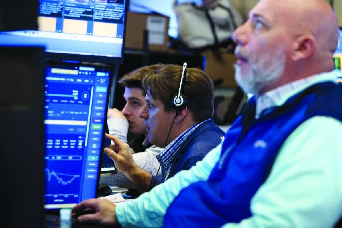 النتائج تصعد بمؤشرات «وول ستريت».. وأسهم أوروبا تستسلم للمخاوف