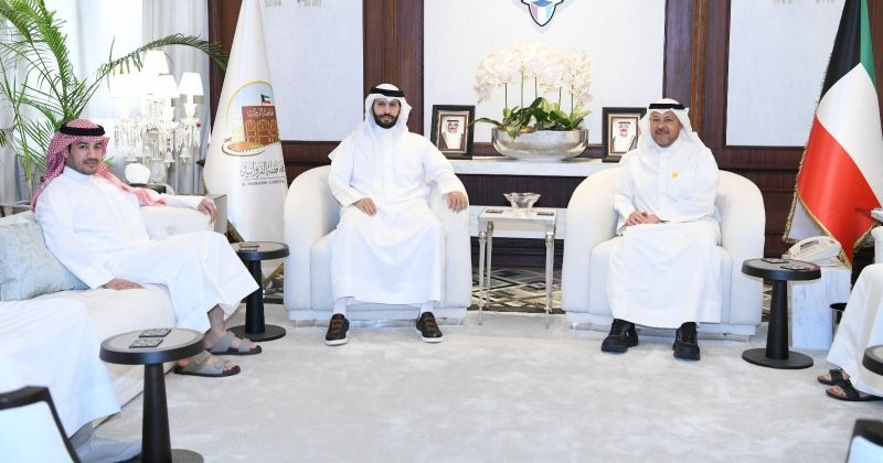 محافظ الفروانية خلال استقباله السهلي والديحاني