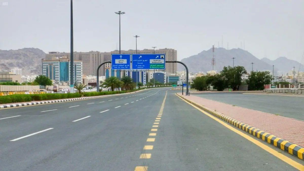 عندما يتحدث العقل السعودي.. ابتكار من أرض الحرمين يُذهل العالم ويحول طرق المملكة إلى أكبر محطة توليد طاقة على كوكب الأرض...