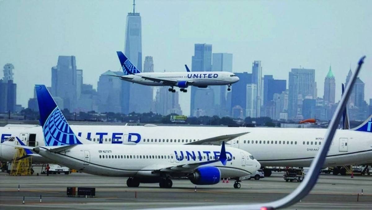 يونايتد إيرلاينز تخفّض توقعات أرباحها السنوية رغم نمو الإيرادات
