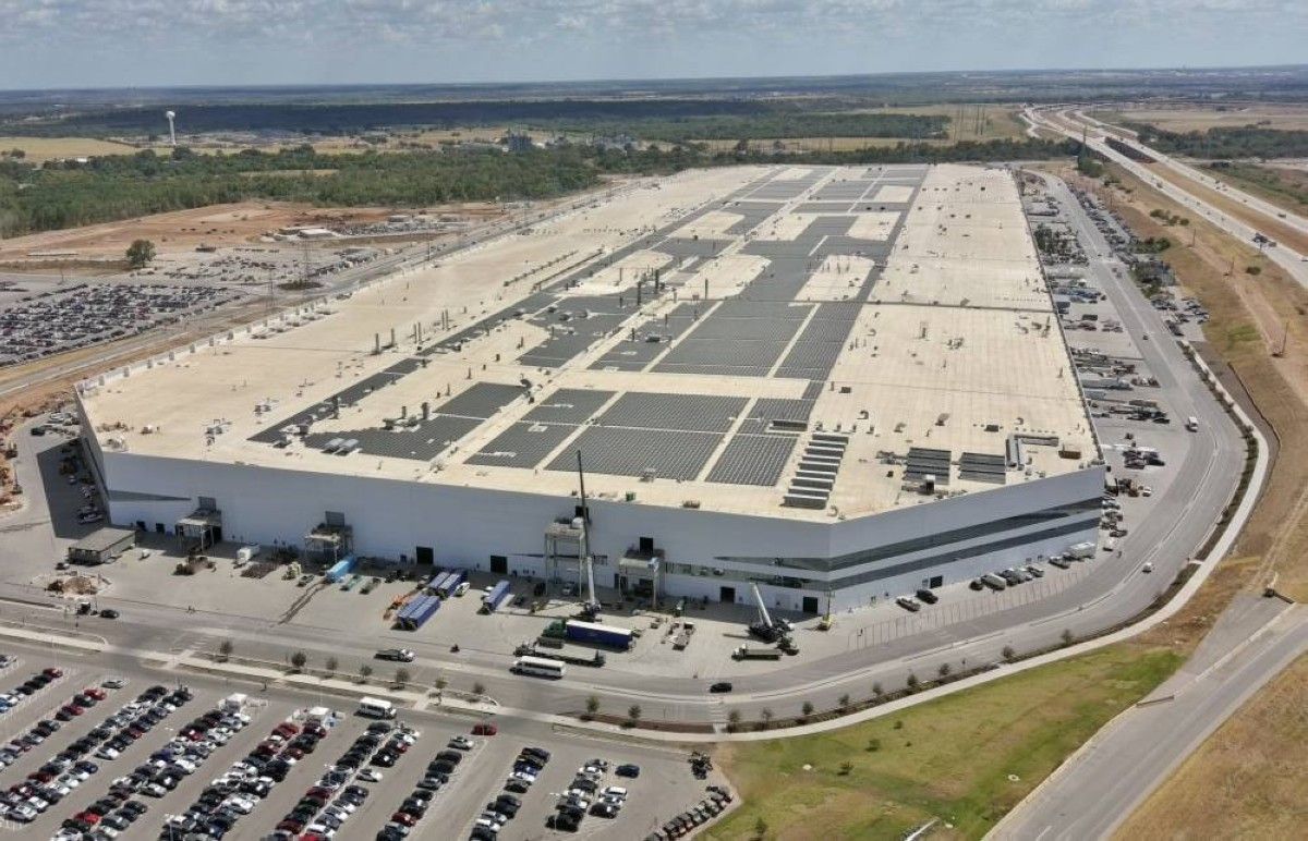 تسلا تستثمر 3 مليارات دولار في مصنع رقائق متقدم