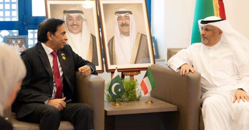 العمر خلال لقائه السفير ظفر إقبال