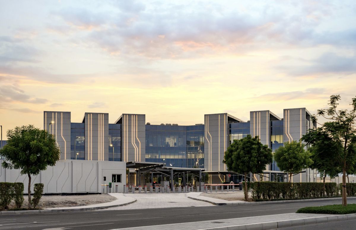 «خزنة» تحصل على أول شهادة «صفر نفايات» عالمياً لمركز بياناتها بدبي