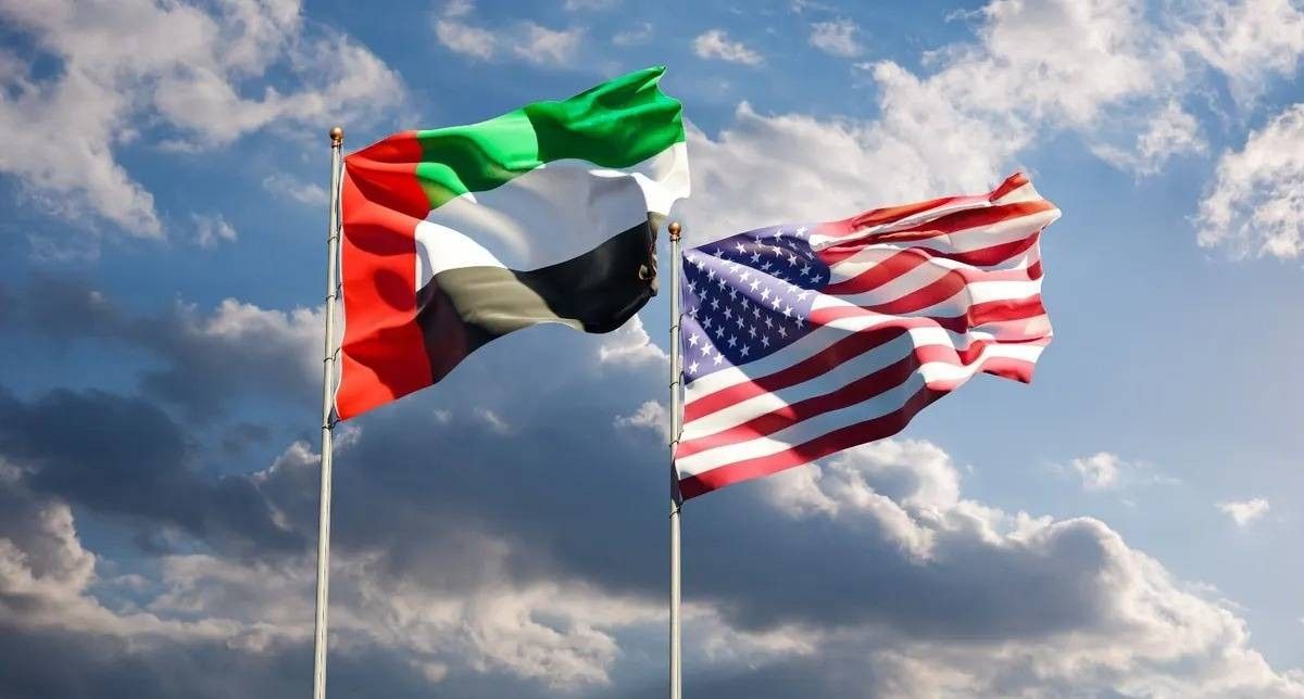 مقايضة الدرهم بـ"الدولار" بين الإمارات وأمريكا.. مكاسب متبادلة واستقرار للأسواق