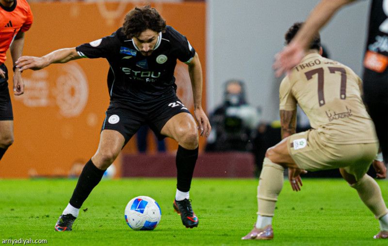 الشباب: نطالب بوقفة حازمة.. بعد أخطاء تحكيمية مجحفة