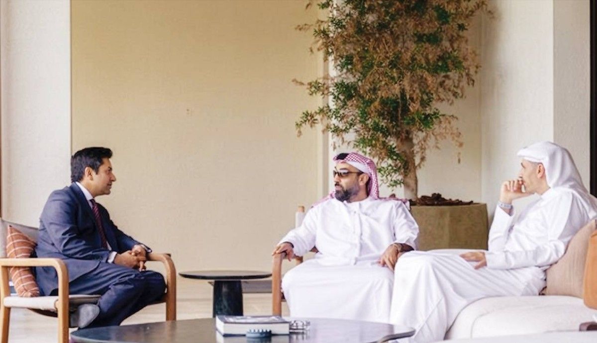 طحنون بن زايد يبحث مع المستشار الخاص لرئيس وزراء المملكة المتحدة التطورات الإقليمية والدولية