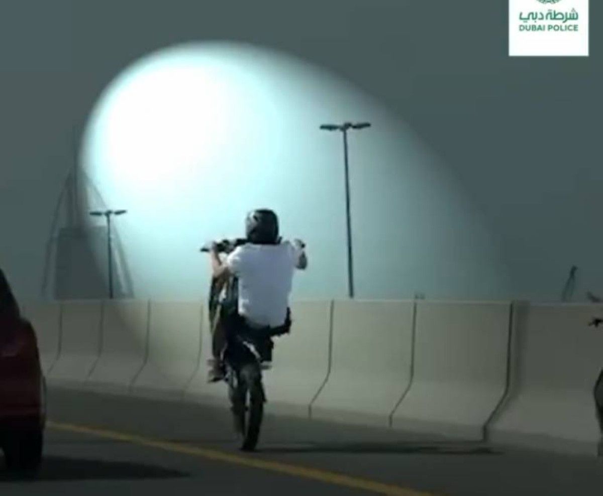 شرطة دبي تحجز دراجات نارية بسبب سلوكيات مرورية خطرة