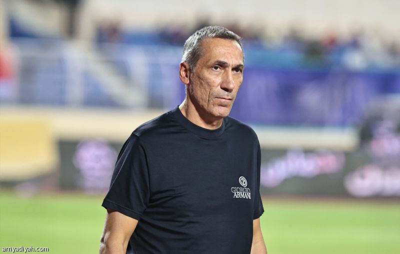 طاقم دونيس.. 8 أسماء لا تغيب عن تجاربه