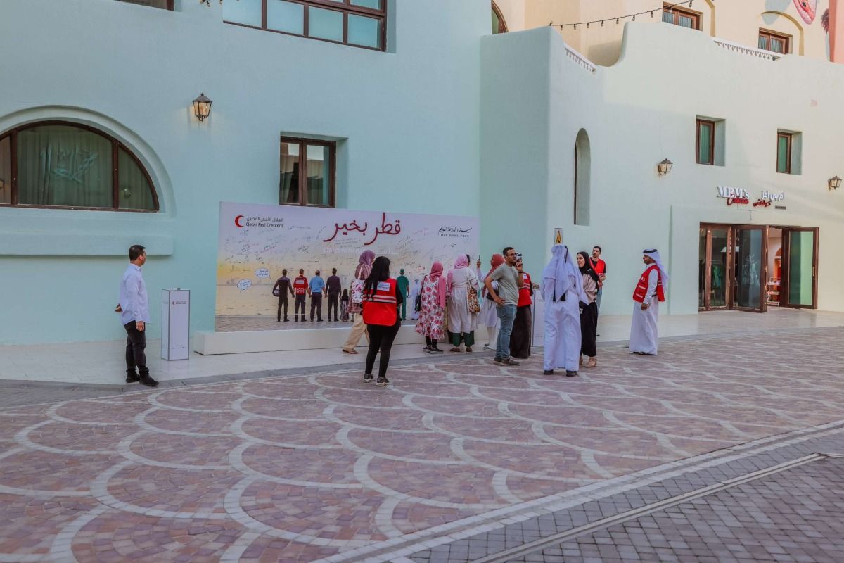 الهلال الأحمر القطري يدشن مبادرة جدارية "يدا بيد" لتعزيز التضامن المجتمعي