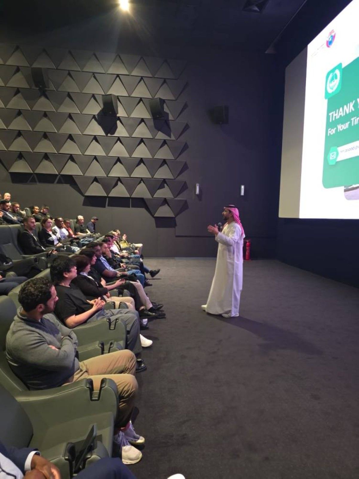 شرطة دبي تعزز الأمن السياحي بتوعية 853 موظفاً