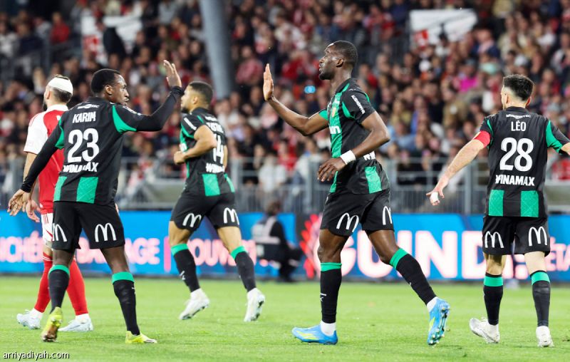 بعد تأخره بثلاثية.. لانس يخطف العادل أمام بريست