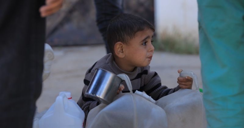 خلال تنفيذ مشروع سقيا ماء في قطاع غزة