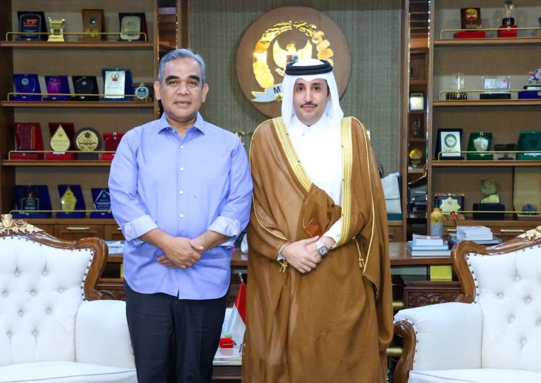 رئيس المجلس الاستشاري الشعبي الإندونيسي يجتمع مع سفير دولة قطر