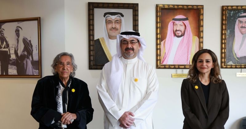 محافظ العاصمة خلال استقباله لولوة القطامي