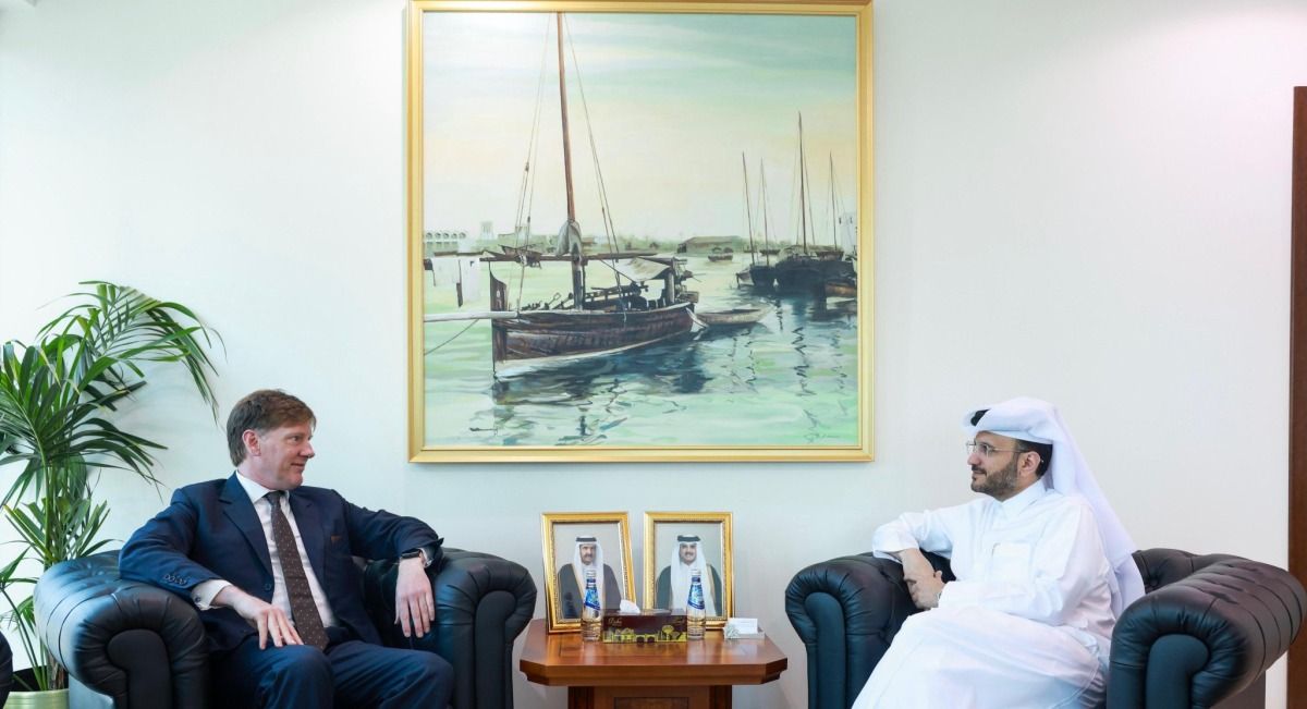 مستشار رئيس مجلس الوزراء المتحدث الرسمي لوزارة الخارجية يجتمع مع رئيس المكتب البريطاني لشؤون السودان ومبعوث المملكة المتحدة الخاص إلى السودان