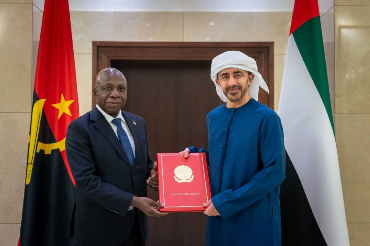 رئيس الدولة يتلقى رسالة خطية من رئيس أنغولا تسلمها عبدالله بن زايد