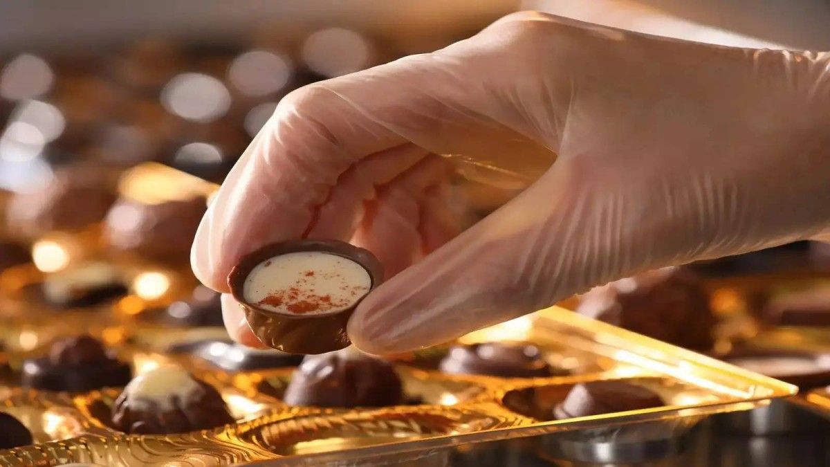 صناعة الشوكولاتة تحت الضغط.. مناخ قاسٍ وإنتاج يربك الأسواق