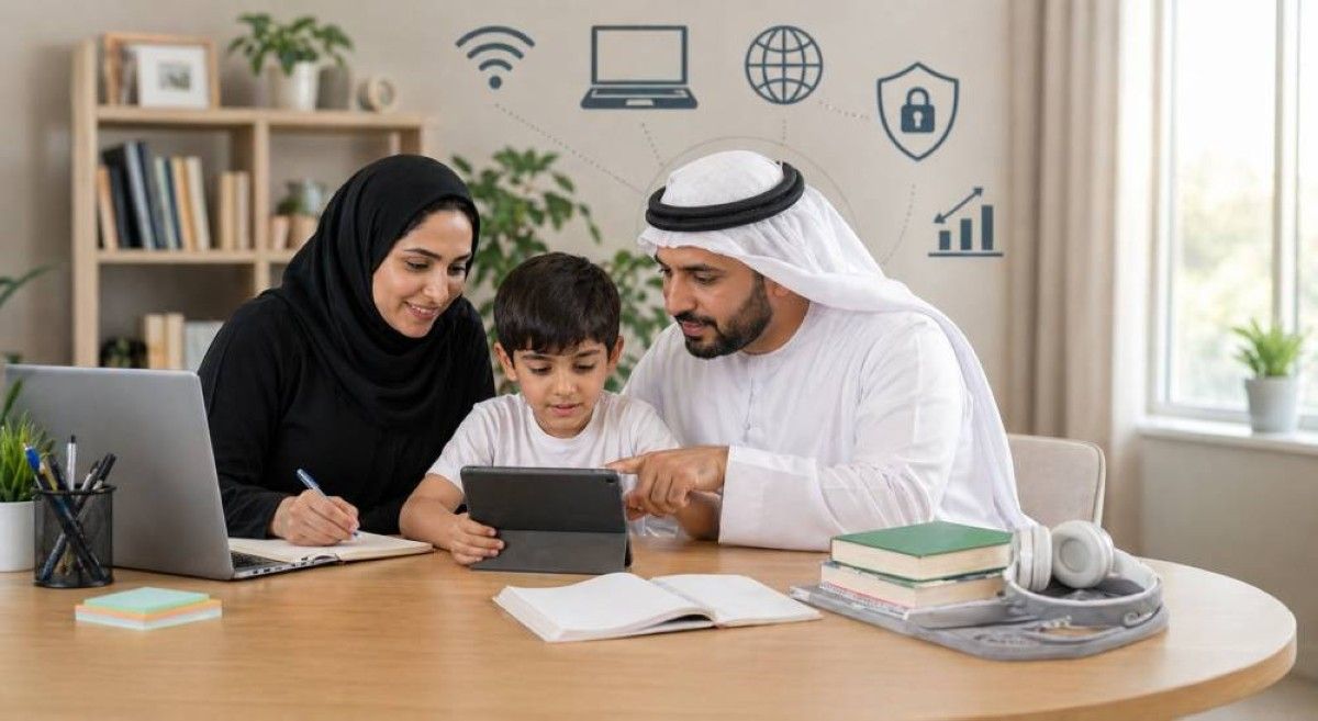 «الدراسة عن بُعد».. آباء على مقاعد تعلّم التكنولوجيا