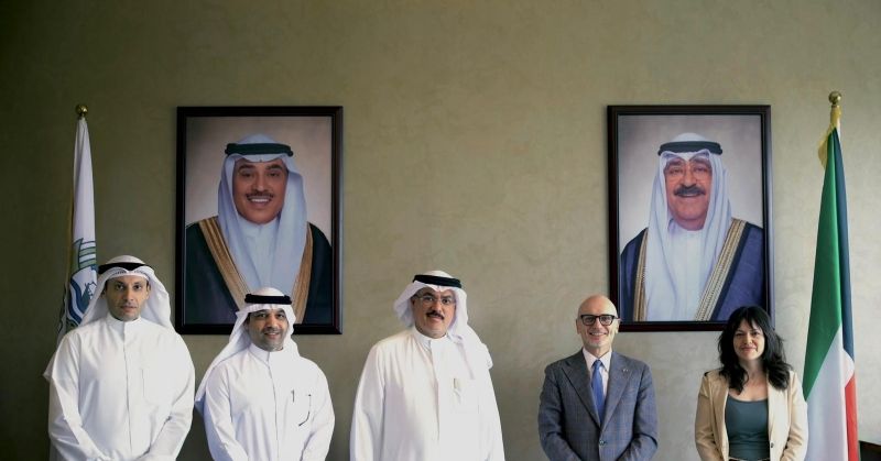 الطبطبائي خلال استقباله السفير موريني والمسؤولة الثقافية بالسفارة الإيطالية