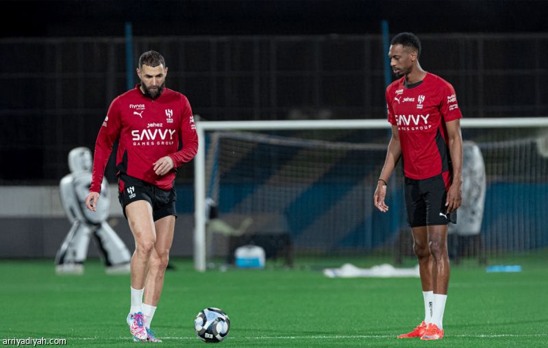 أكتشيشيك أساسيّا.. الهلال يهاجم ضمك بسالم ومالكوم وبنزيما