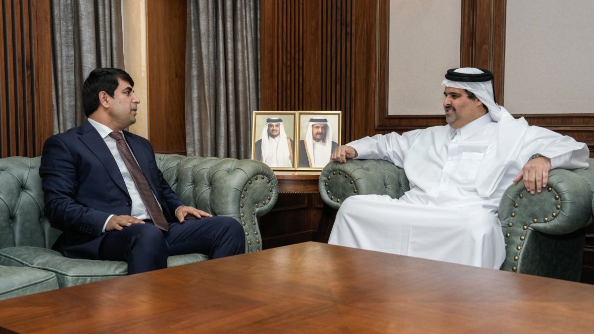 الرئيس التنفيذي للمؤسسة القطرية للإعلام يجتمع مع سفير طاجيكستان