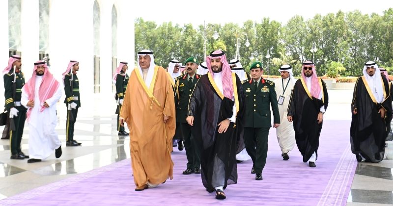 ممثل سمو الأمير يصل إلى السعودية لترؤس وفد الكويت في القمة الخليجية التشاورية الاستثنائية