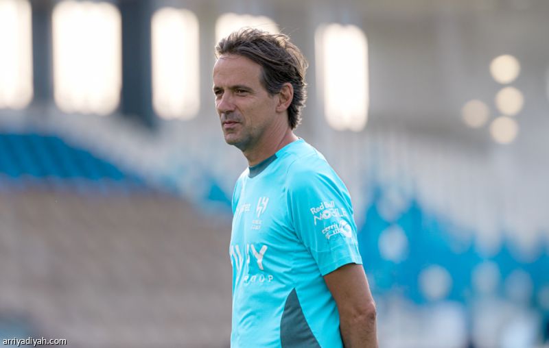 الهلال بسبعة أجانب و3 حراس