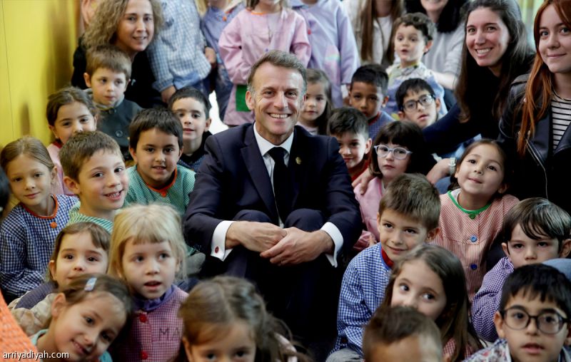 ماكرون يتوقّع فوز باريس على بايرن