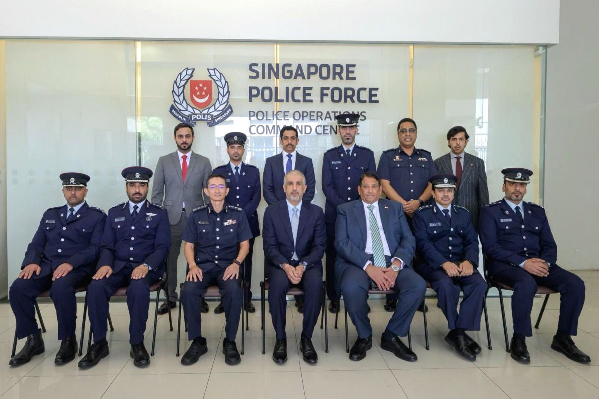 وزير الدولة للشؤون الداخلية يزور مركز القيادة العملياتية للشرطة في سنغافورة