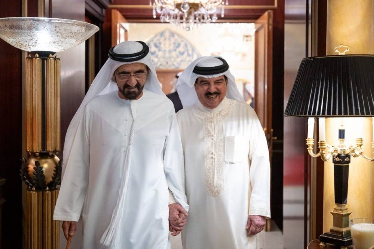 رئيس الدولة يلتقي ملك البحرين بحضور محمد بن راشد ومنصور بن زايد
