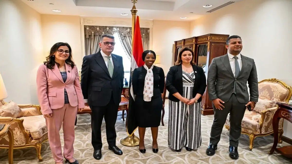 صادم: سرك الشخصي يباع بـ 200 دولار سنوياً.. كيف تحولت حياتك إلى "اقتصاد خفي" بقيمة 20 تريليون دولار؟