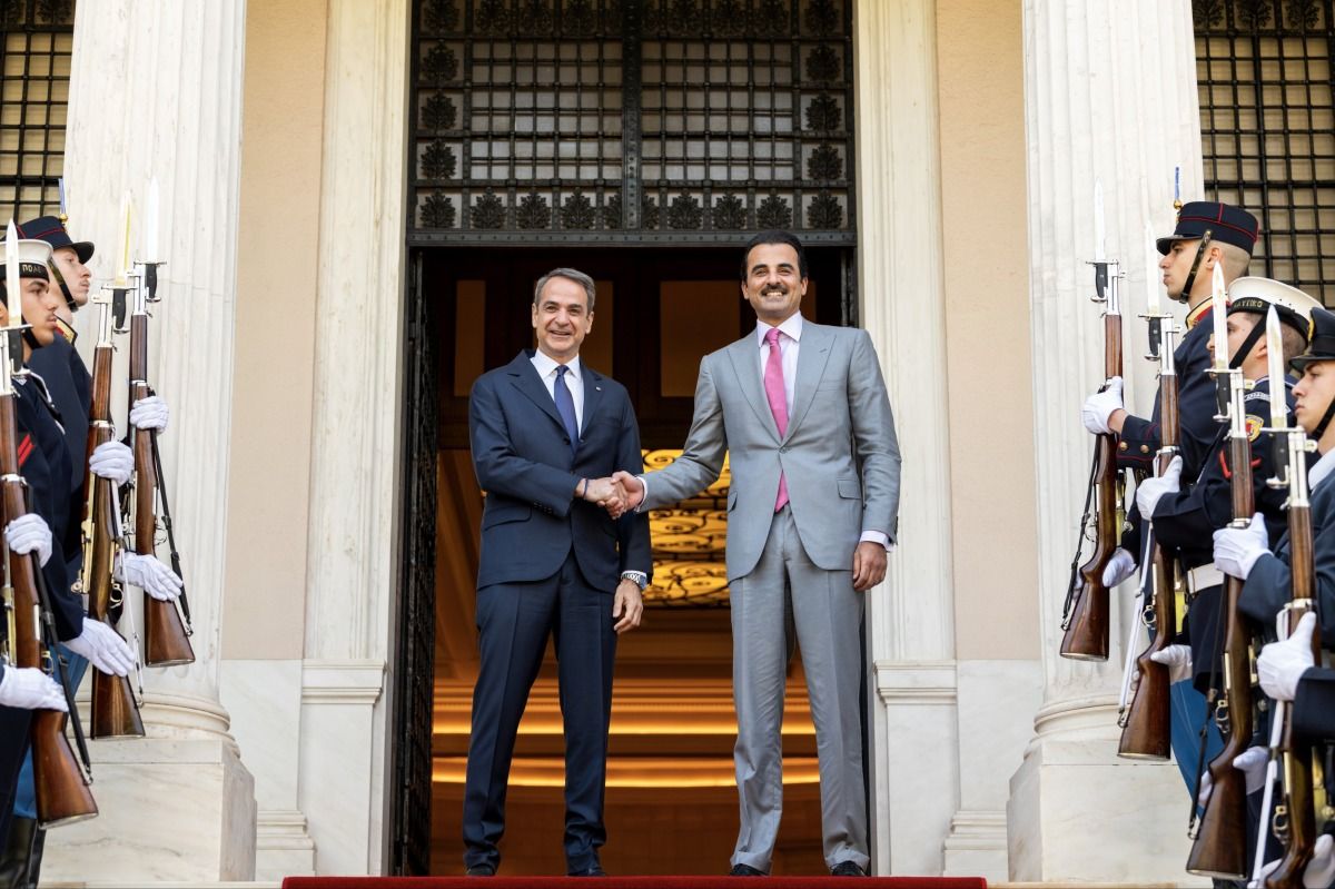 سمو الأمير يؤكد أنه بحث مع رئيس الوزراء اليوناني آفاق تطوير التعاون بين البلدين