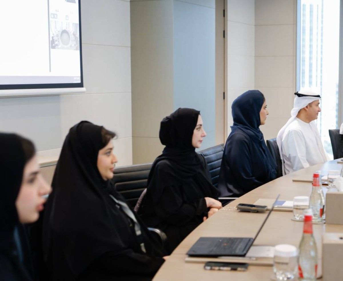 مكتوم بن محمد يوجه بمباشرة تطبيق نماذج الذكاء الاصطناعي ذاتية التنفيذ والقيادة خلال عامين